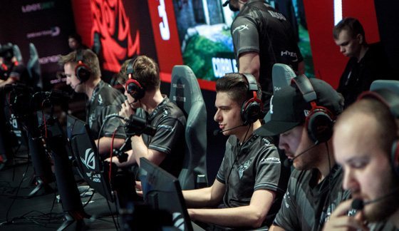 他在外線的 他在外線的